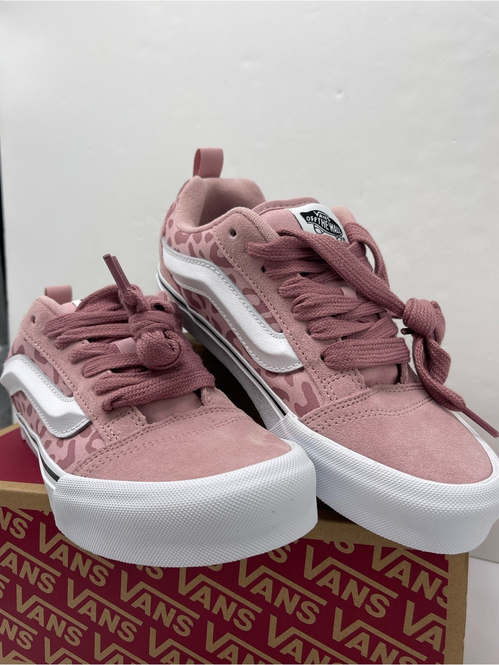 Vans WMNS Knu Skool
LEOPARD Misty Mauve
VN000D2TFPR Sneakers Skate
Leopard - Picture 5 of 15